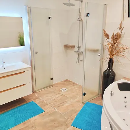 Wellness- Hottub & Sauna- Pet Friendly- Hiking Keutschach am See