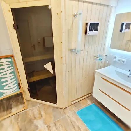 Wellness- Hottub & Sauna- Pet Friendly- Hiking
