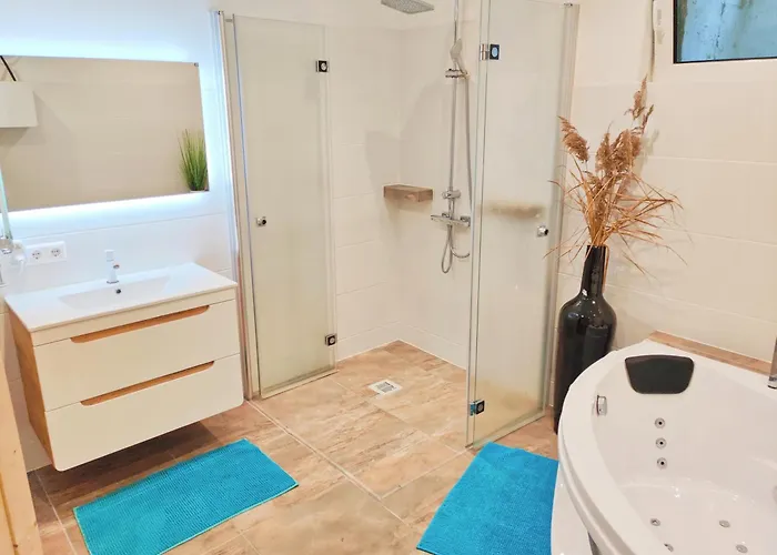 Wellness- Hottub & Sauna- Pet Friendly- Hiking 코이차흐 암 제